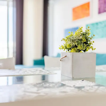 아파트 Modern Family 2br With Large Terrace By The Sea By Quicktrips 세인트폴스베이