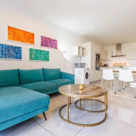 Modern Family 2br With Large Terrace By The Sea By Quicktrips 아파트 *