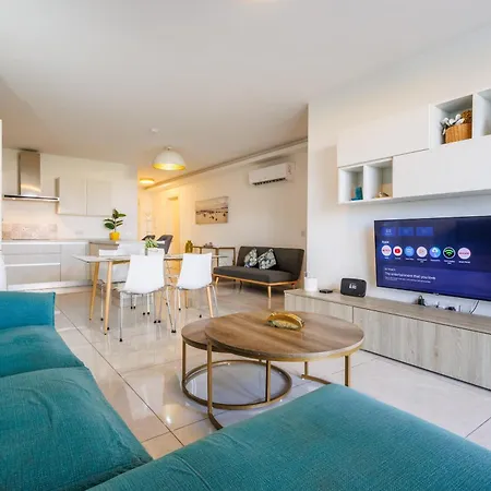 Modern Family 2br With Large Terrace By The Sea By Quicktrips דירה