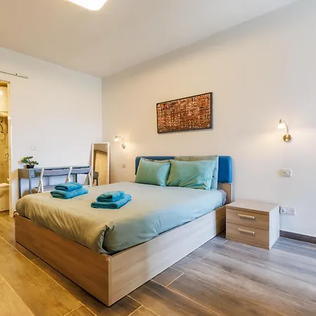 Modern Family 2br With Large Terrace By The Sea By Quicktrips * סיינט פול ביי