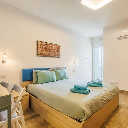 아파트 Modern Family 2br With Large Terrace By The Sea By Quicktrips 세인트폴스베이