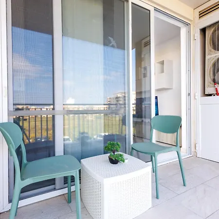 Modern Family 2br With Large Terrace By The Sea By Quicktrips 아파트 세인트폴스베이