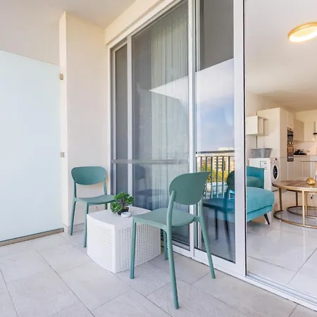 Modern Family 2br With Large Terrace By The Sea By Quicktrips